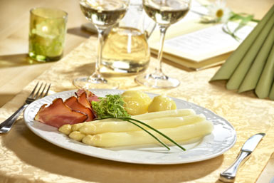 Badischer Spargel mit Schwarzwälder Schinken und Neuen Kartoffeln